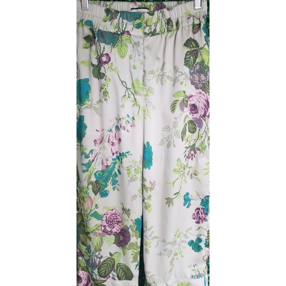 17. J.Crew Pull-on crop pant in Ratti leafy floral - Picture 3 of 5